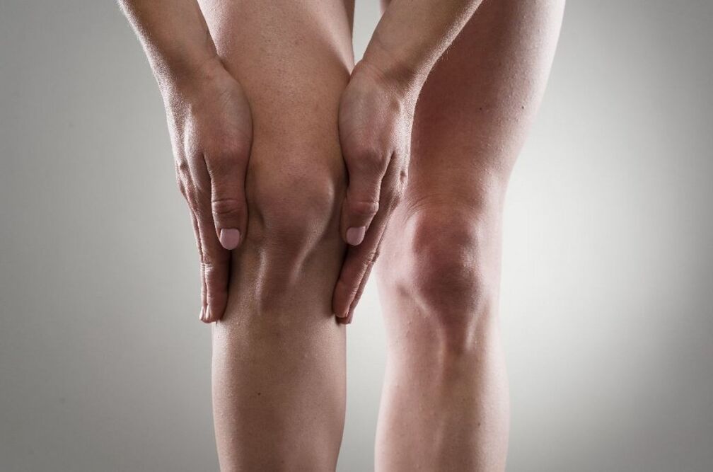 Первый симптом гонартроза - боль в колене